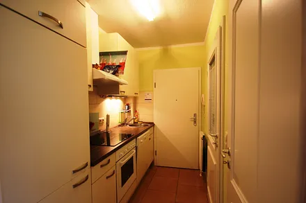 Küchenzeile mit Backofen