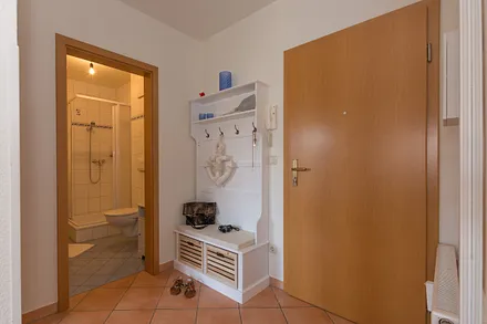 Eingangbereich, ein Ganzkörperspiegel ist auch vorhanden