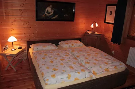 Schlafzimmer 1
