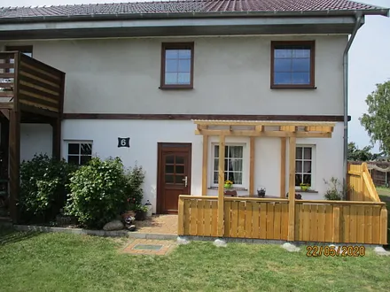 Eingang mit Terassee und Überdachung