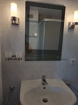 Spiegel mit Ablage,neue Lampen,Zahnputzbecher