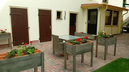 Eingang FeWo oben und Sitzecke