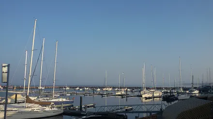 zum Yachthafen sind es ca. 80 m