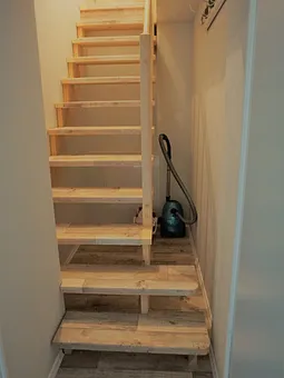 Treppenaufgang zur Wohnung 2.OG