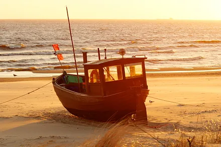 Fischerboot am Strand