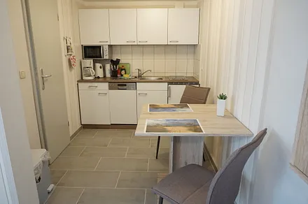 Küche mit gemütlicher Essecke