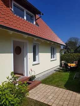 Außenbereich mit Sitzgelegenheit im Garten