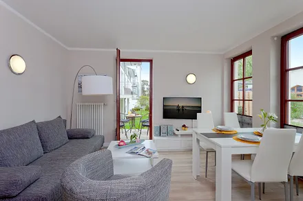 Wohn- und Essbereich mit angrenzender Terrasse