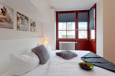 Schlafzimmer mit Doppelbett