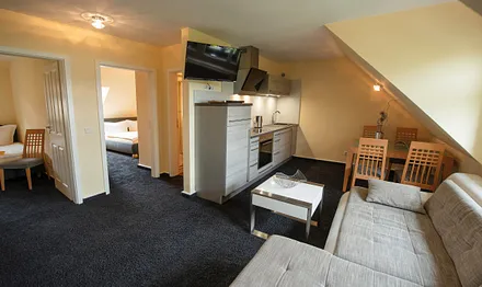 Blick vom Wohn-und Eßzimmer in die Schlafzimmer