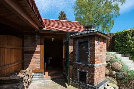 Fahrradunterstellraum sowie Räucherofen für unsere Angler