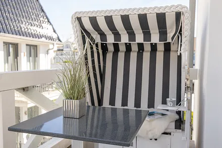 Balkon 1 mit Strandkorb