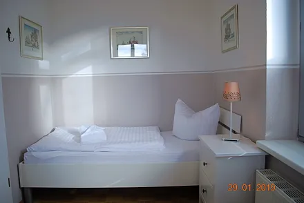 Blick auf das zweite Einzelbett