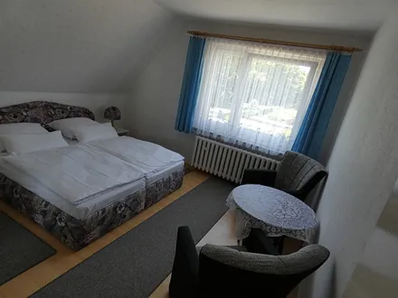 Schlafzimmer 1