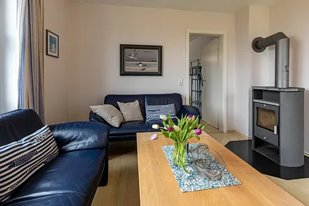 Wohnzimmer mit Kamin