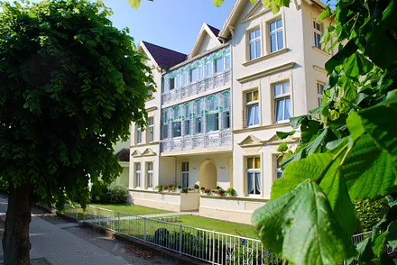 Blick von der Ahlbecker Promenade auf Das Haus