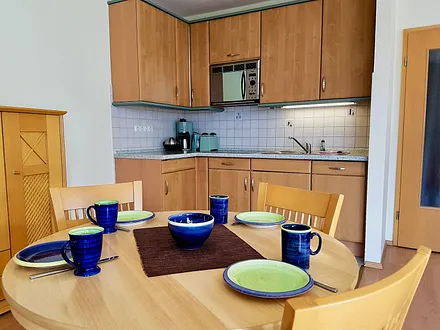 Blick vom Balkon auf die Küchenzeile