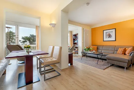 Münzwaschmaschine und -trockner sind im Haus vorhanden. Ein Fahrstuhl ebenso.