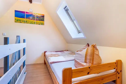 ... und ein Einzelbett (90x200cm).