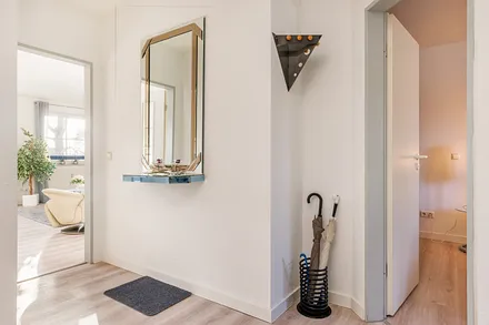 Der Flur mit Garderobe.