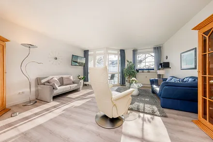 Das Wohnzimmer bietet Ihnen Smart-TV, eine Stereoanlage mit CD-Player, USB-Buchse und Port für iPad und iPhone.