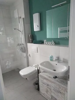 Bad mit begehbarer Dusche  