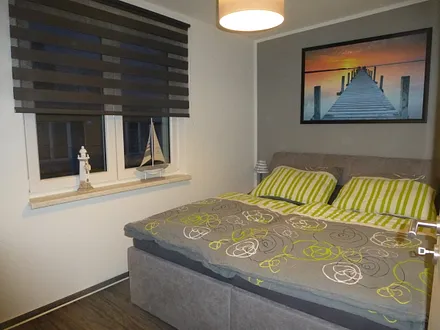 Schlafzimmer mit Polsterbett 1,80m x 2,00m