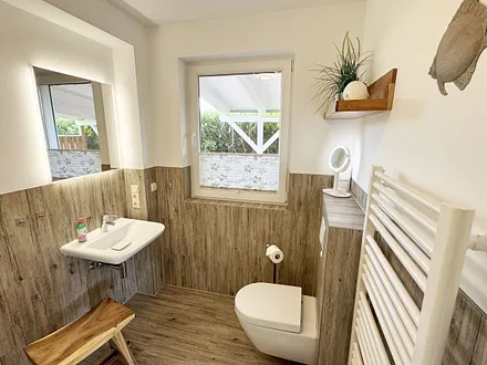 1.Tageslichtbad mit ebenerdiger Klarglasdusche und XXL Regendusche