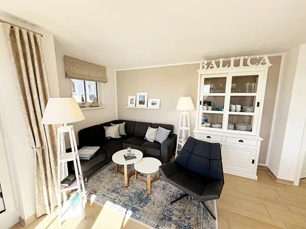 Wohnbereich mit gemütlicher Couch