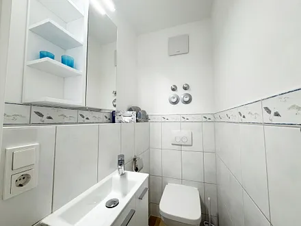 Gäste-WC mit Waschbecken