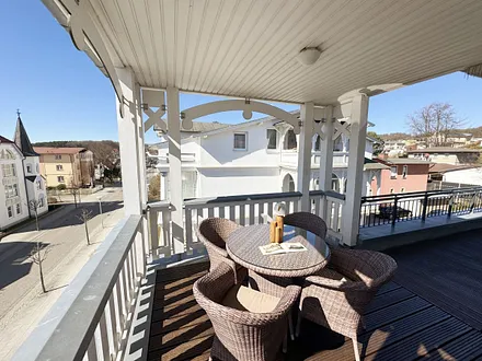 bestuhlte Dachterrasse