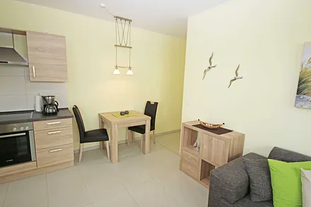 Esstisch mit Stühlen