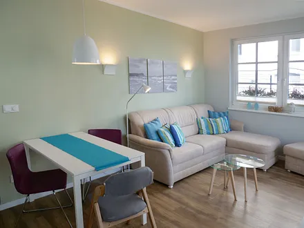 Esstisch mit Stühlen