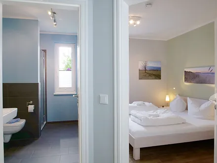 Villa Antje Whg. 05 Blick auf Duschbad und Schlafzimmer
