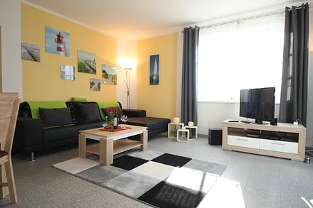 Wohnbereich mit Sitzlandschaft, Leselampe, Smart-TV, Blu-Ray / DVD Player, Sound-Anlage und DAB-Radio