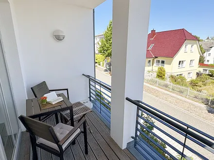 bestuhlter Balkon mit Aussicht