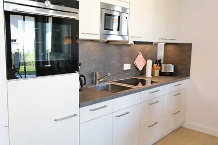 Küchenzeile mit allem was man zum kochen benötigt