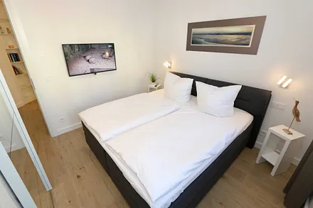 zweites Schlafzimmer mit TV