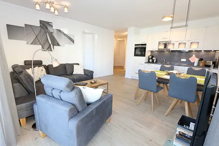 modernes Wohnzimmer mit TV