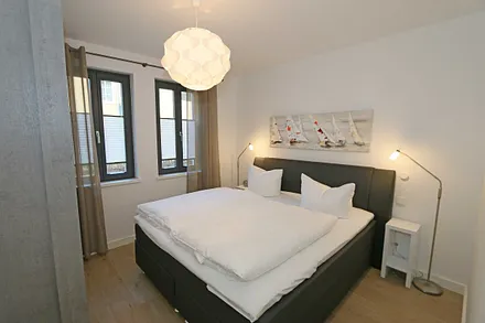 Schlaffzimmer mit Doppelbett