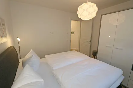 Schlafzimmer mit Doppelbett