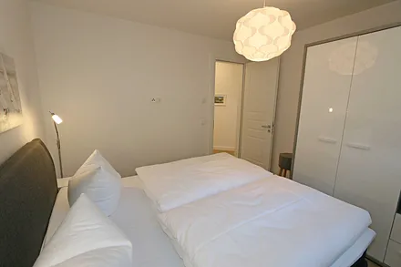 Schlafzimmer mit Doppelbett