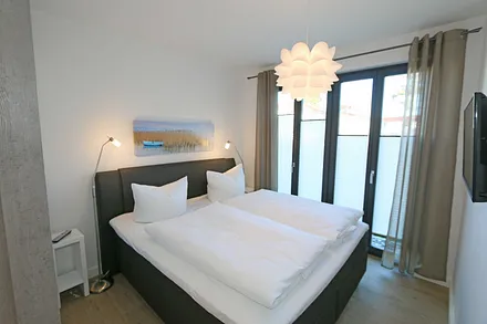 Schlafzimmer mit Doppelbett