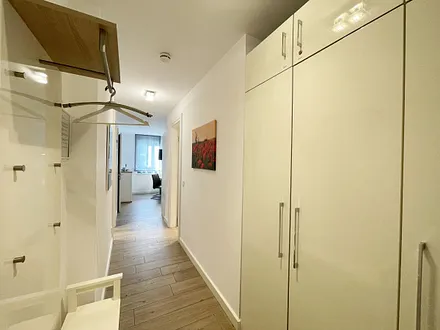 Flur mit großem Schrank