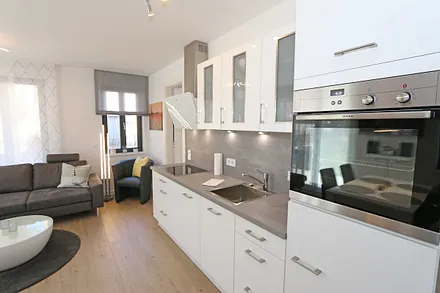 Küchenzeile mit Backofen