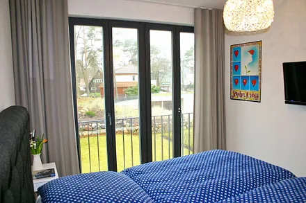 Strandvilla Andrea WE 07 - 1. Schlafzimmer mit TV