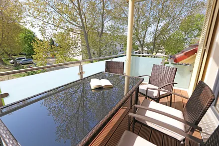 bestuhlter Balkon