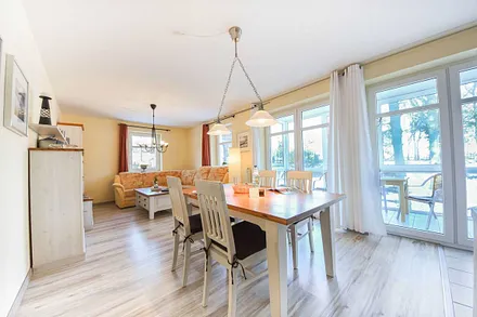 Wohnbereich mit Esstisch