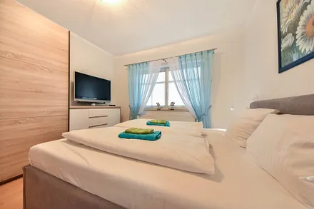 Schlafzimmer mit TV