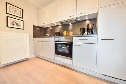 voll ausgestattete Küchenzeile